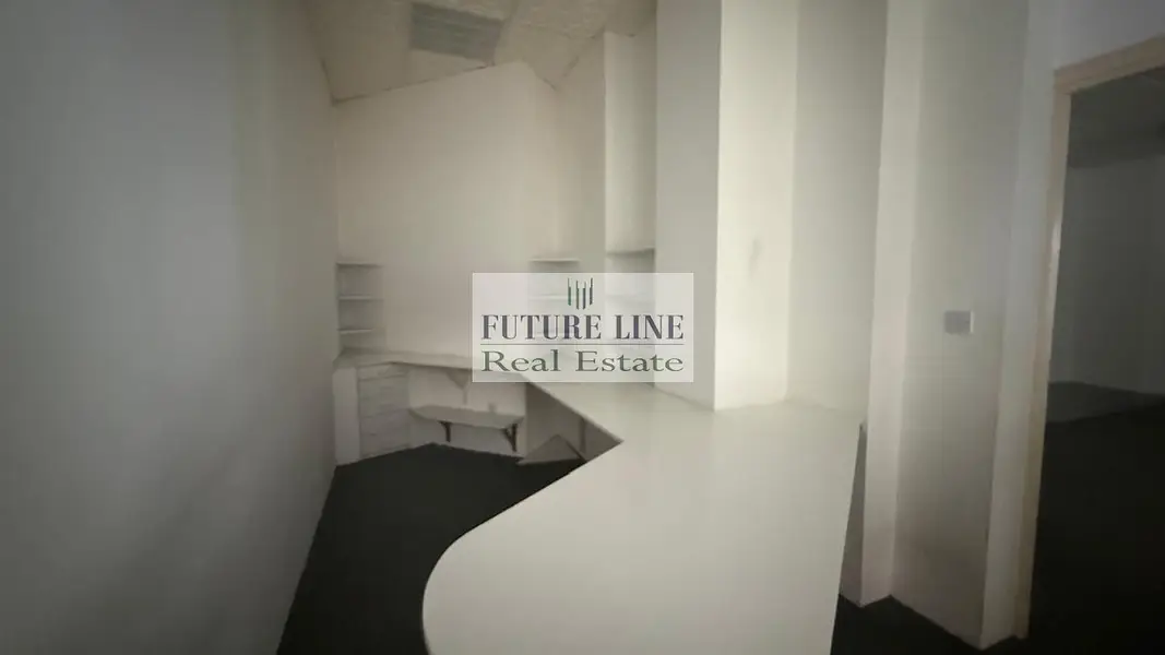 SMALL FITTED OFFICE with 3 OFFICE ROOM PARTITIONED
