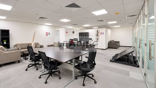 Office para en Alquiler en Jumeirah Lake Towers (JLT), Dubai - Bright, Refined Modern Office Interior. png