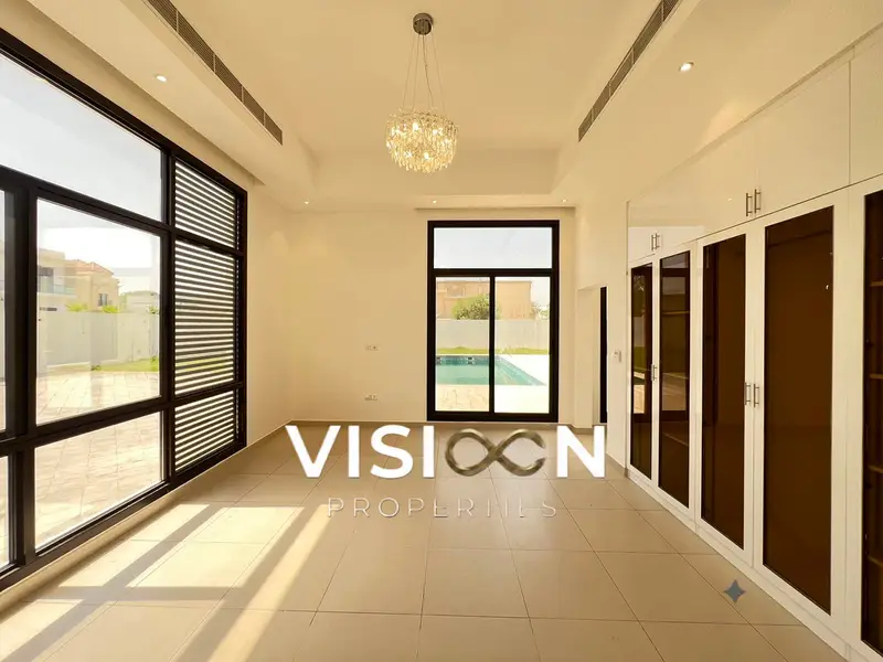 3 Master Bedrooms | Pool & Private Garden