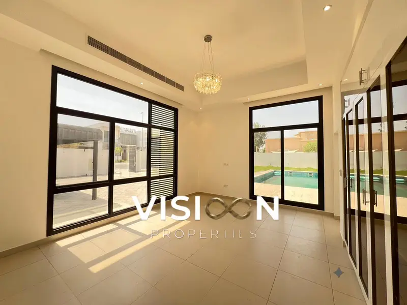 3 Master Bedrooms | Pool & Private Garden