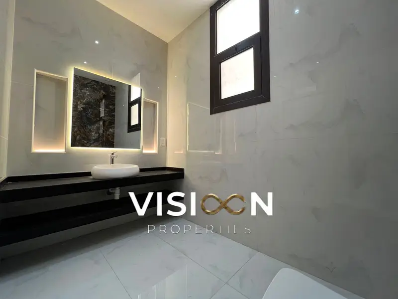 3 Master Bedrooms | Pool & Private Garden