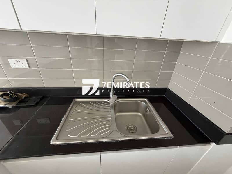 6 07. The Pulse Residence B2-805 - Kitchen 4. jpg