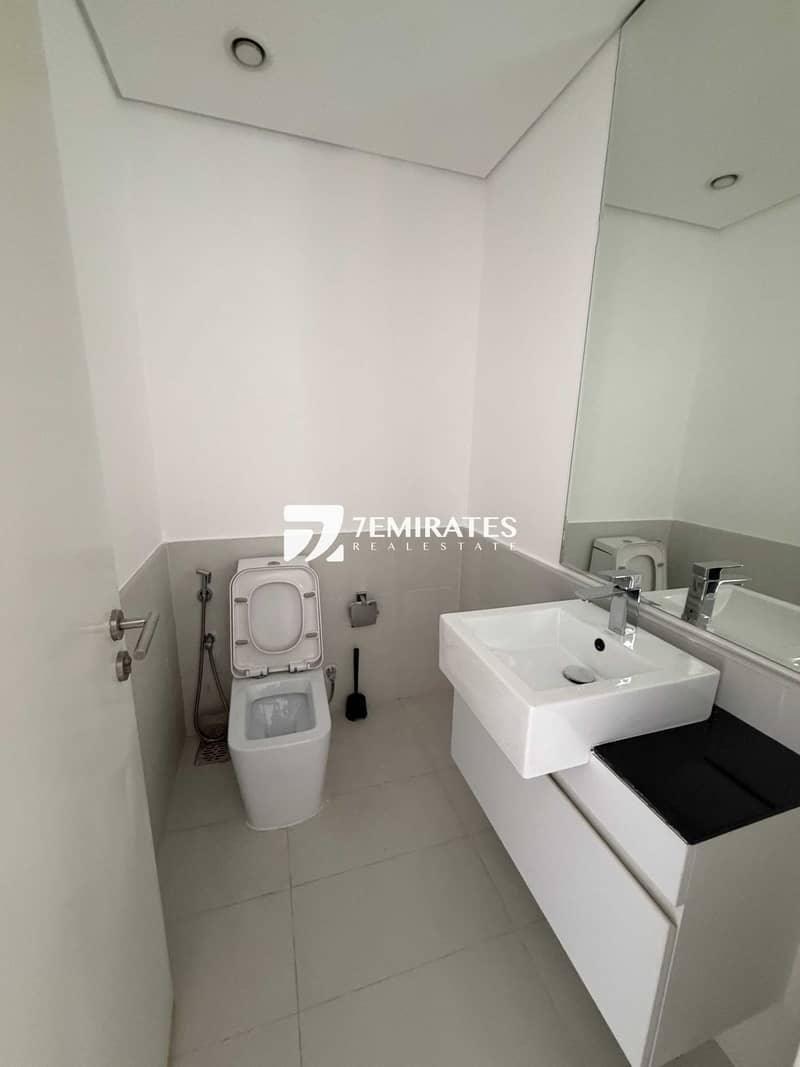 11 11A. The Pulse Residence B2-805 - Guest Washroom. jpg