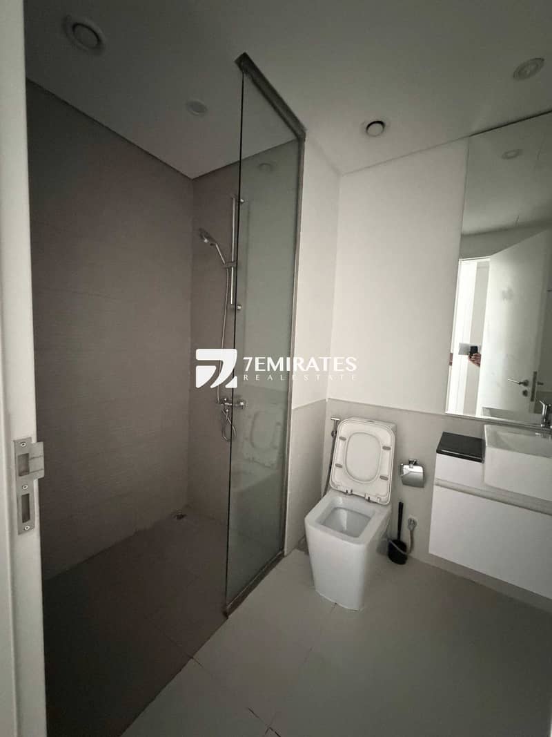 18 18. The Pulse Residence B2-805 - Master Bathroom. jpg