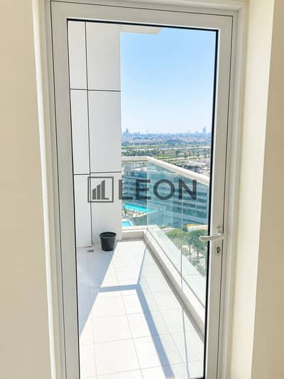 فلیٹ 1 غرفة نوم للايجار في الخليج التجاري، دبي - Sunlit Balcony Doorway and Cityscape. png فلیٹ 1 غرفة نوم للايجار في الخليج التجاري، دبي - Sunlit Balcony Doorway and Cityscape. png