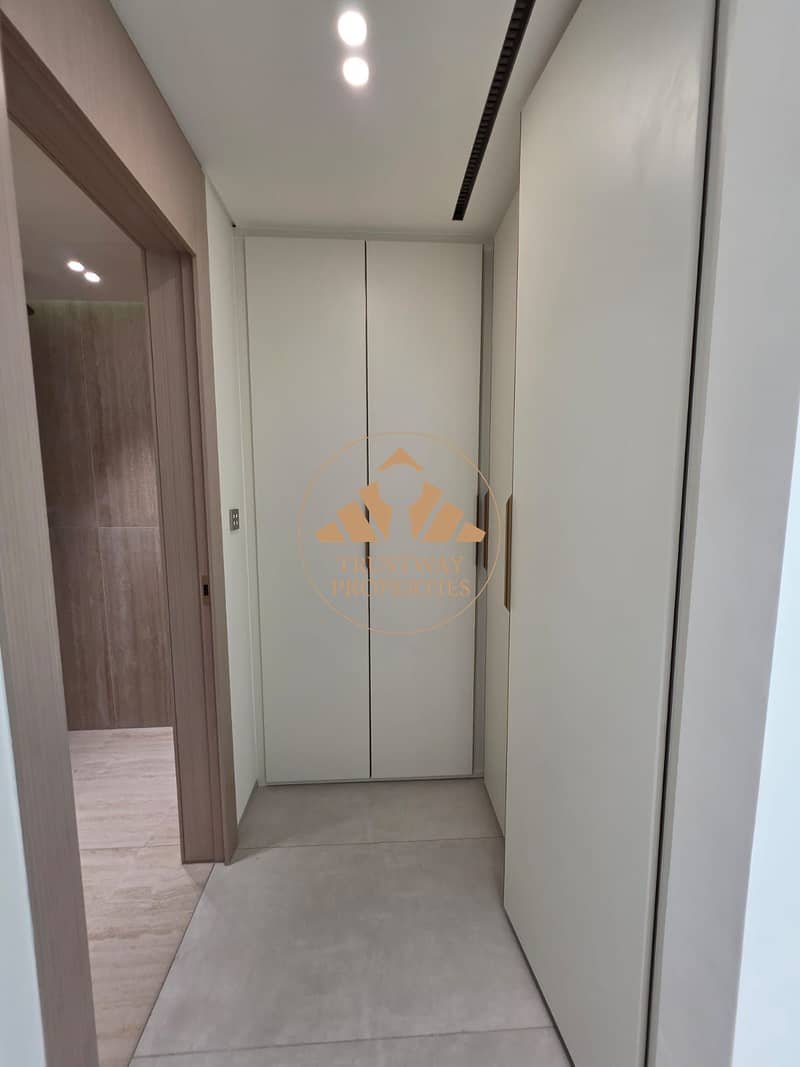 12 8bbb4ad9-ce46-4754-b26d-faa414ef07e4. jpg