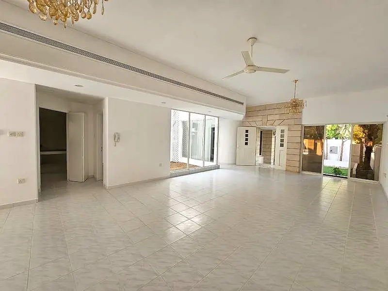 Perfect Layout | 4BR Villa Shared Pool| Prime Area