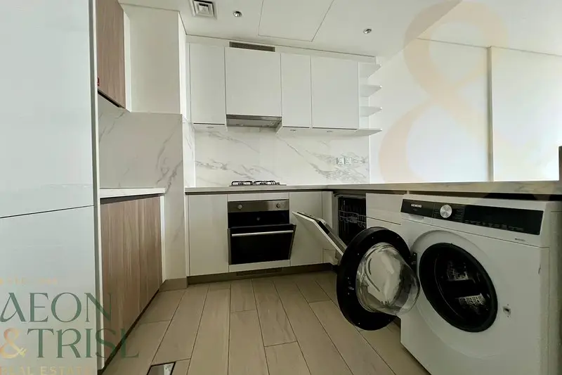 1BR | High Floor | Skyline View | Unfurnished