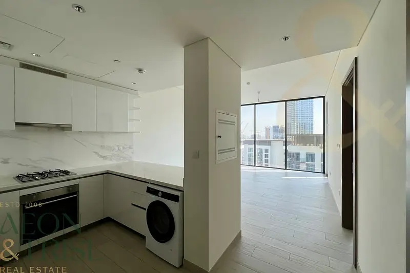 1BR | High Floor | Skyline View | Unfurnished