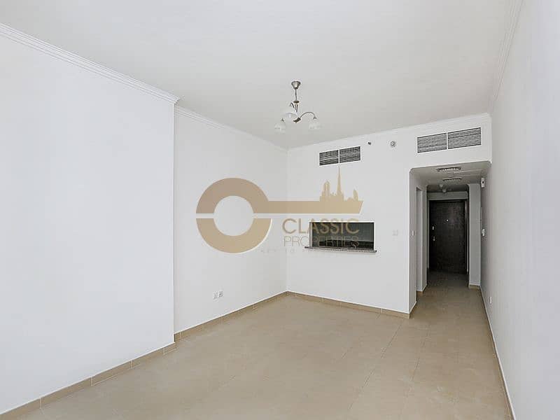 3 Living Area. jpg. jpeg