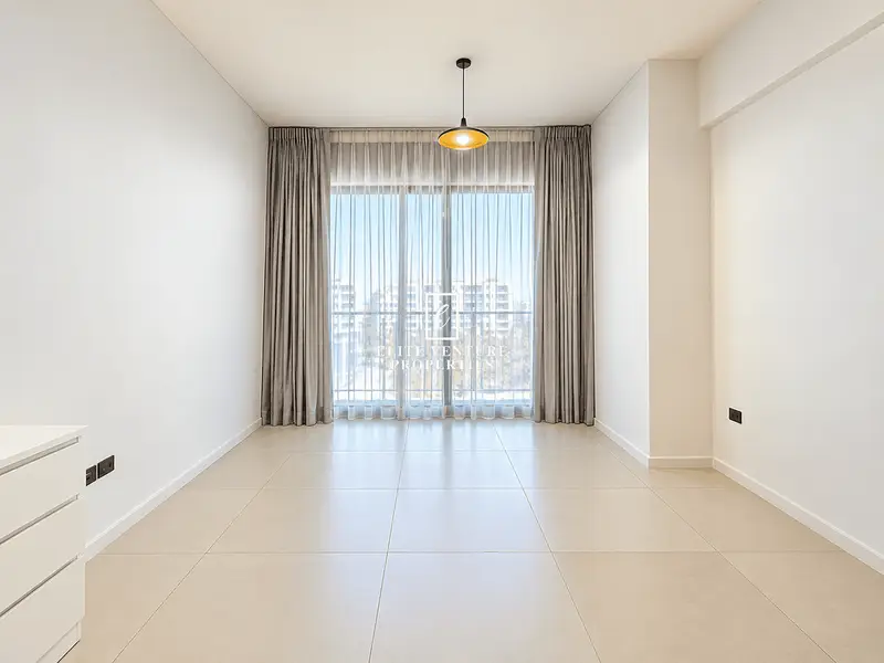 SPACIOUS LIVING | MODERN+STUDY | BIG BALCONY