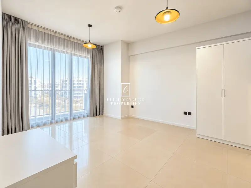 SPACIOUS LIVING | MODERN+STUDY | BIG BALCONY