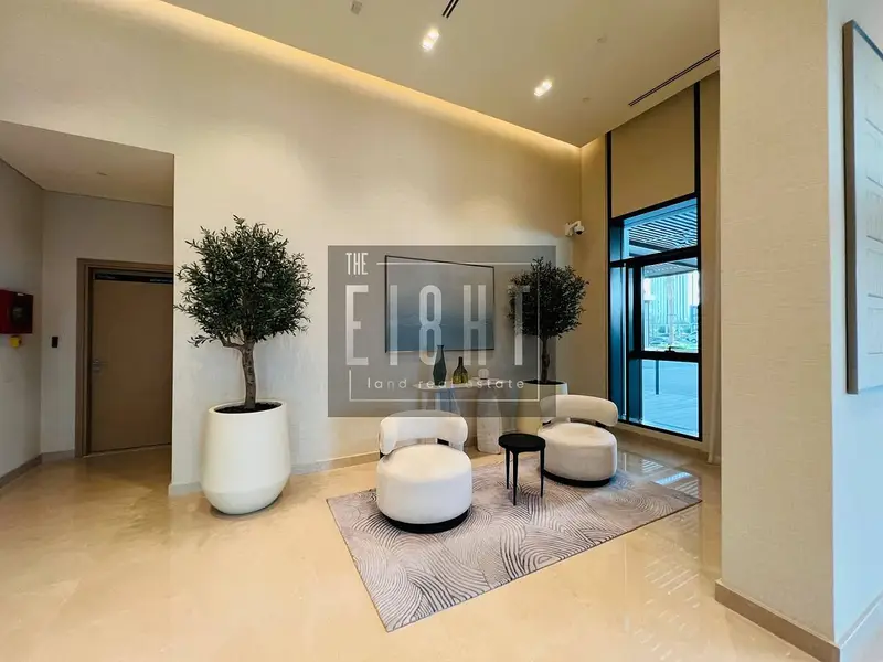 Waterfront 2BR Apartment | Creek Water Views |Corner Balcony