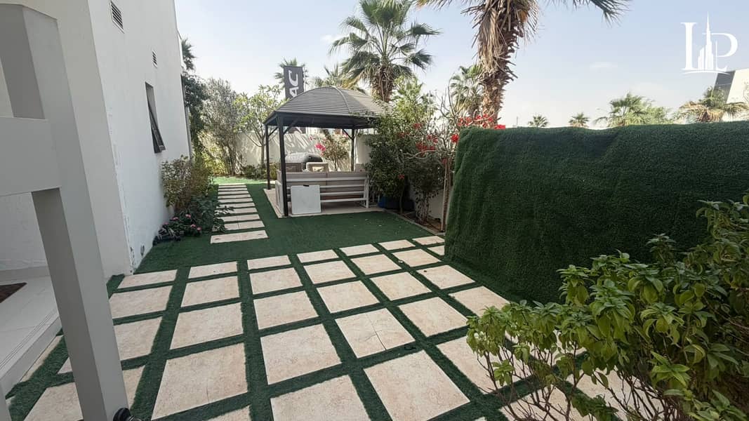 SINGLE ROW CORNER END UNIT Furnished 3BR Villa | Private Garden | Amazonia, DAMAC Hills 2