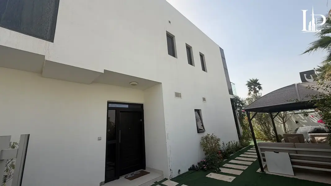SINGLE ROW CORNER END UNIT Furnished 3BR Villa | Private Garden | Amazonia, DAMAC Hills 2