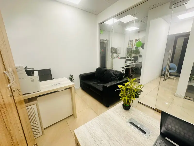 Modern Office | Bank Account Assistance | Free Amenities