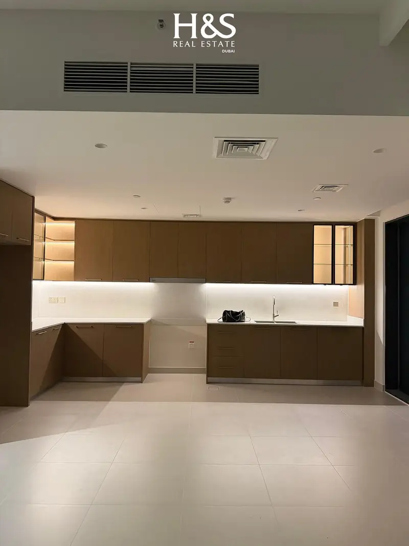 Fully Furnished 3BR | Burj Khalifa View | Huge Balcony