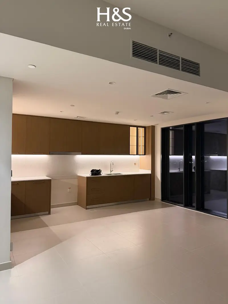 Fully Furnished 3BR | Burj Khalifa View | Huge Balcony