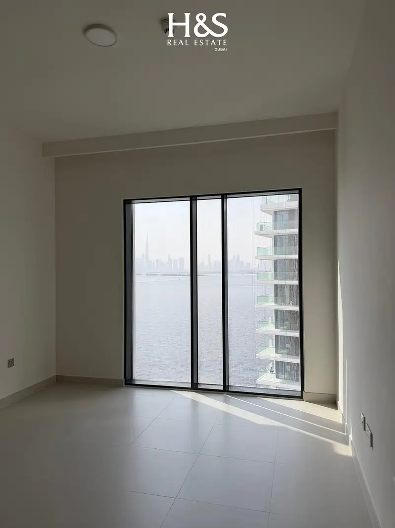 Fully Furnished 3BR | Burj Khalifa View | Huge Balcony