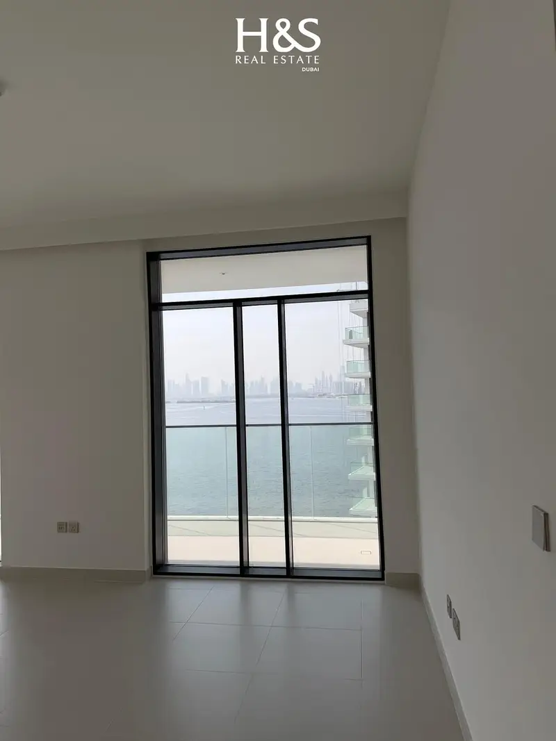 Fully Furnished 3BR | Burj Khalifa View | Huge Balcony