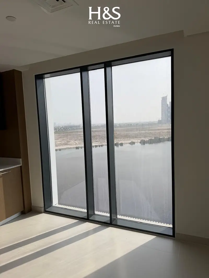 Fully Furnished 3BR | Burj Khalifa View | Huge Balcony