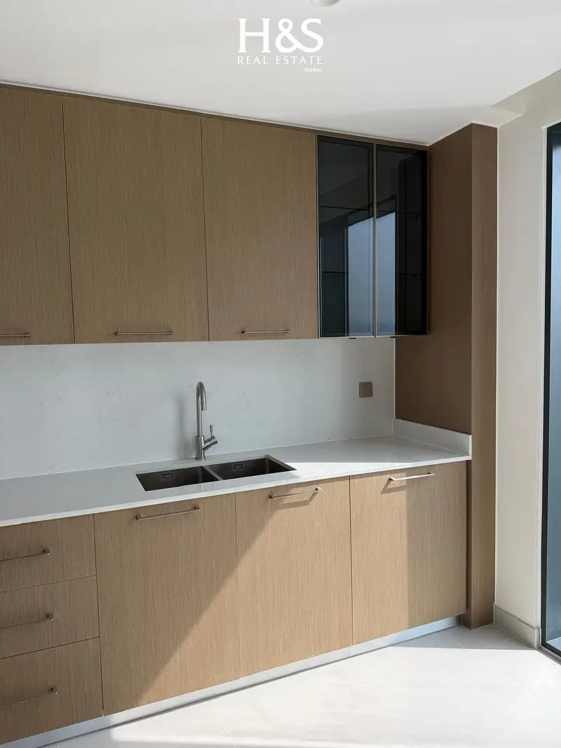Fully Furnished 3BR | Burj Khalifa View | Huge Balcony