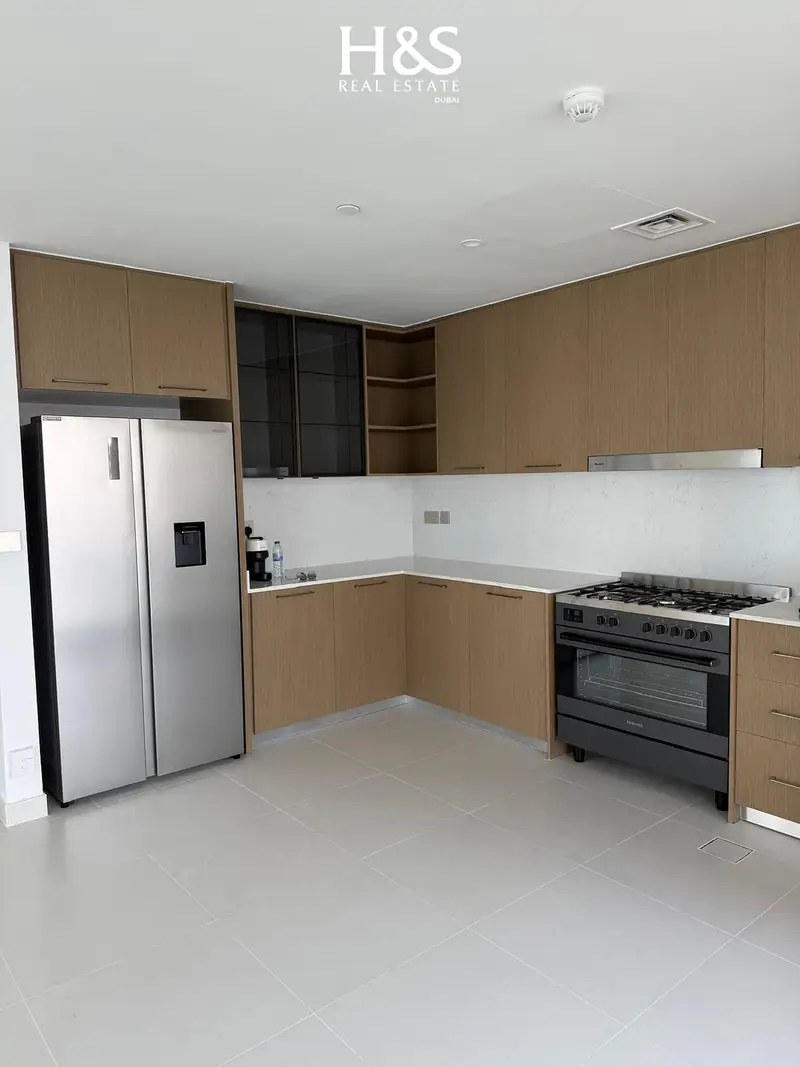 Fully Furnished 3BR | Burj Khalifa View | Huge Balcony