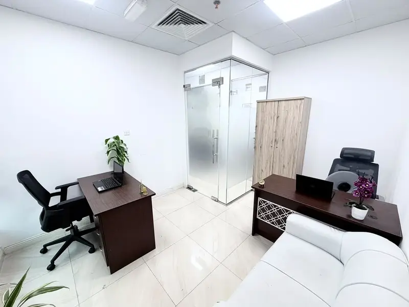 Spacious office | Bank account assistance |Free Amenities