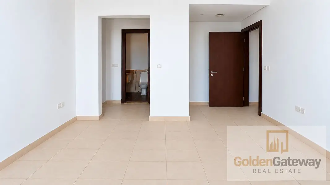 Stunning Golf View | Well Maintained | High Floor