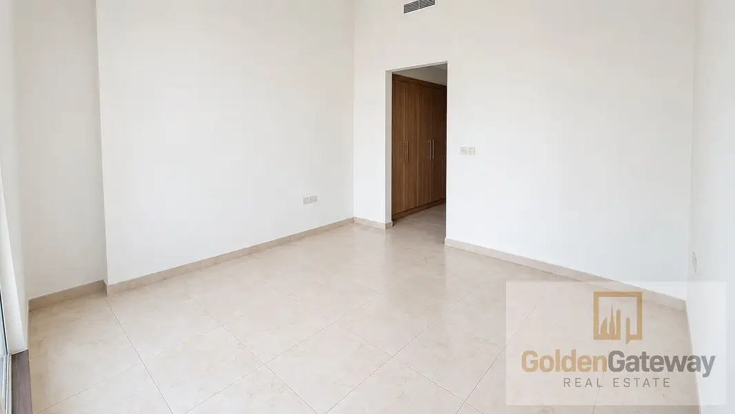 Stunning Golf View | Well Maintained | High Floor
