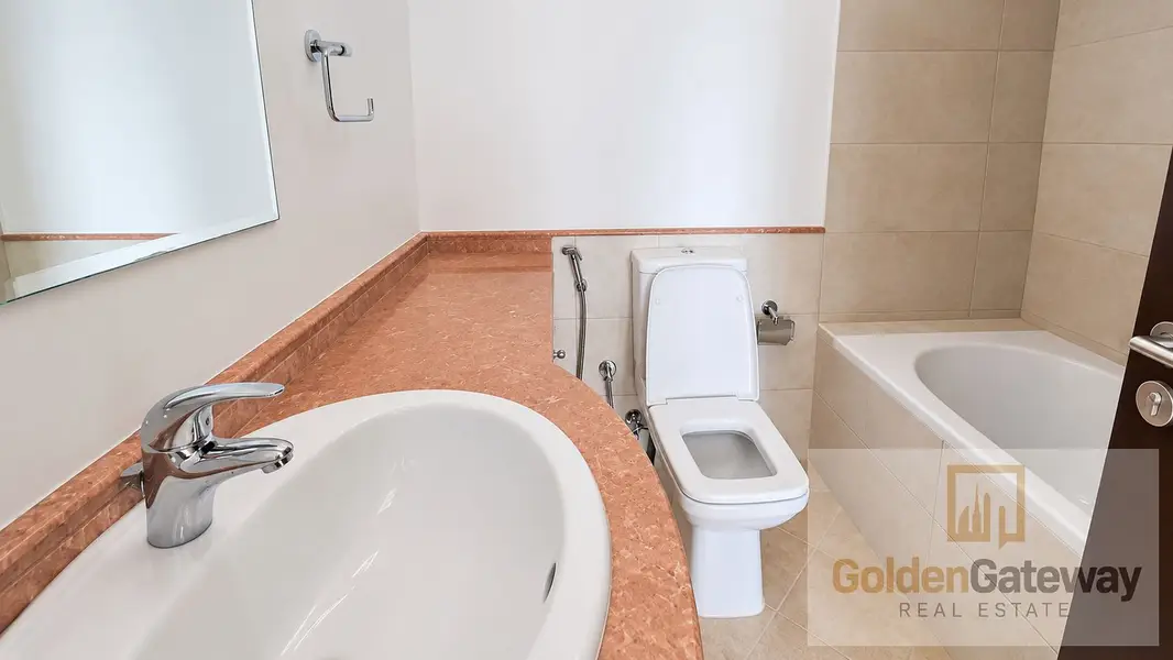 Stunning Golf View | Well Maintained | High Floor