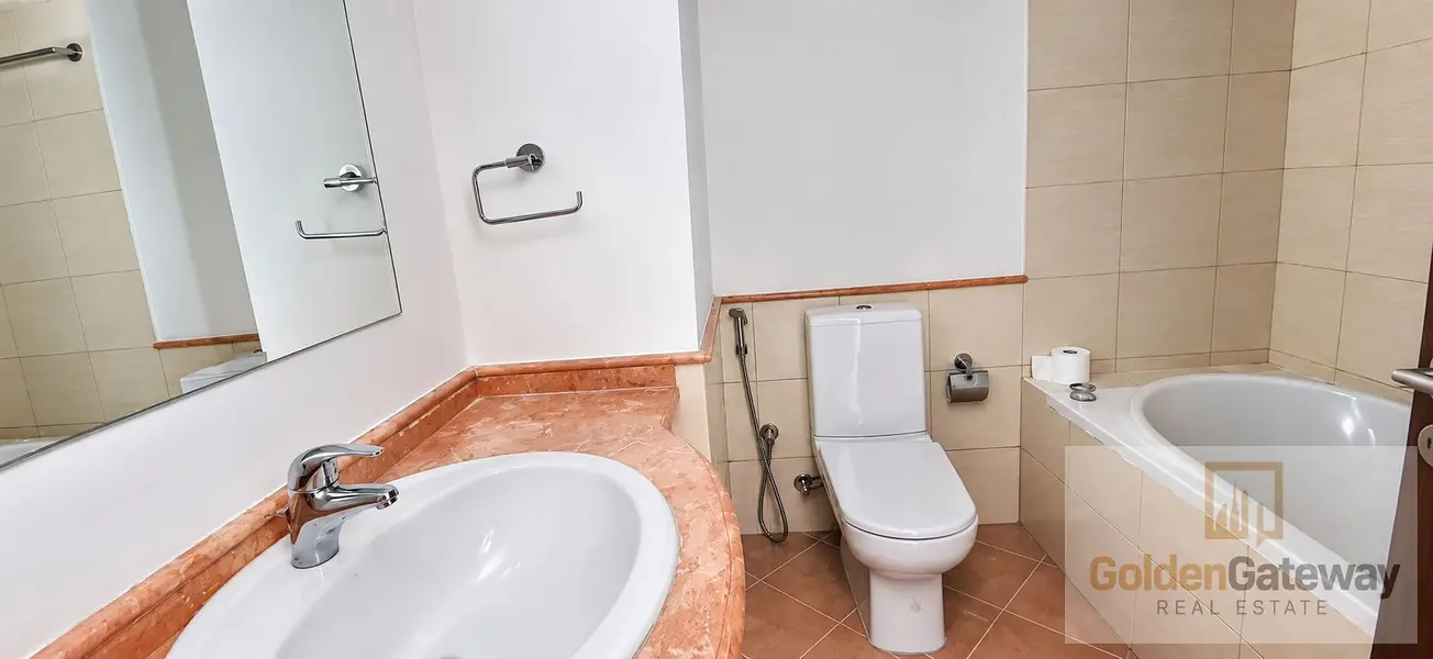 Stunning Golf View | Well Maintained | High Floor