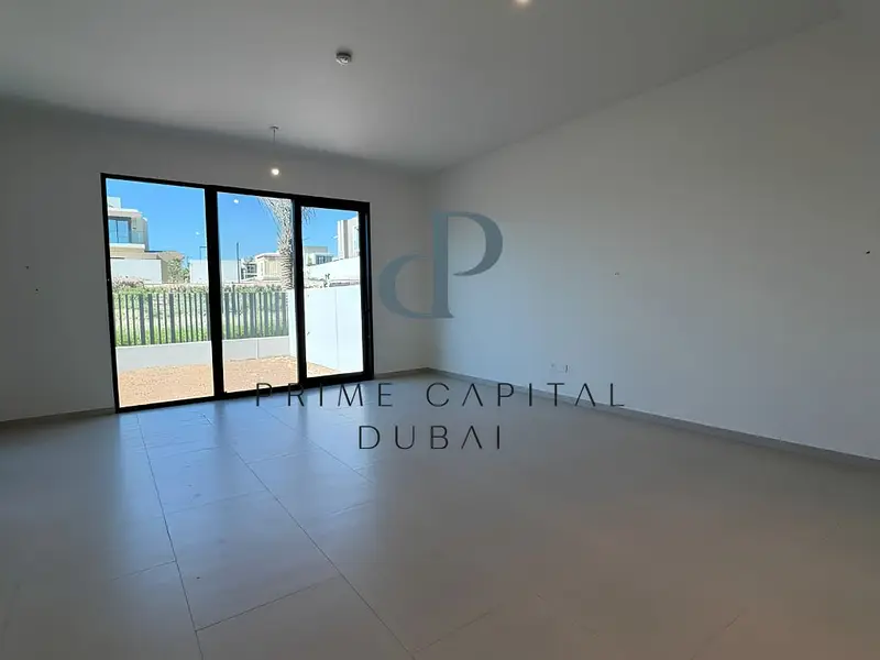Luxury 4BR Townhouse | Private Garden | Rented