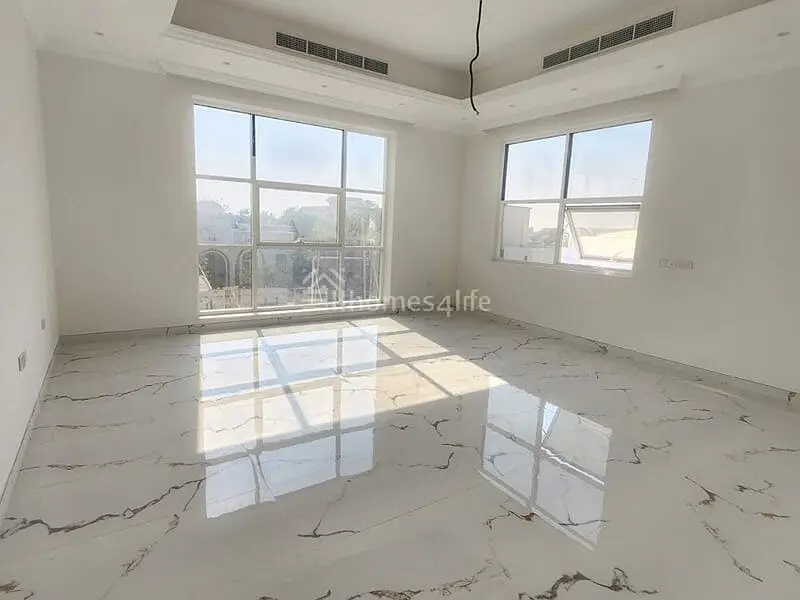 SPACIOUS | NEAR TO BUSINESS BAY | PRIVATE POOL