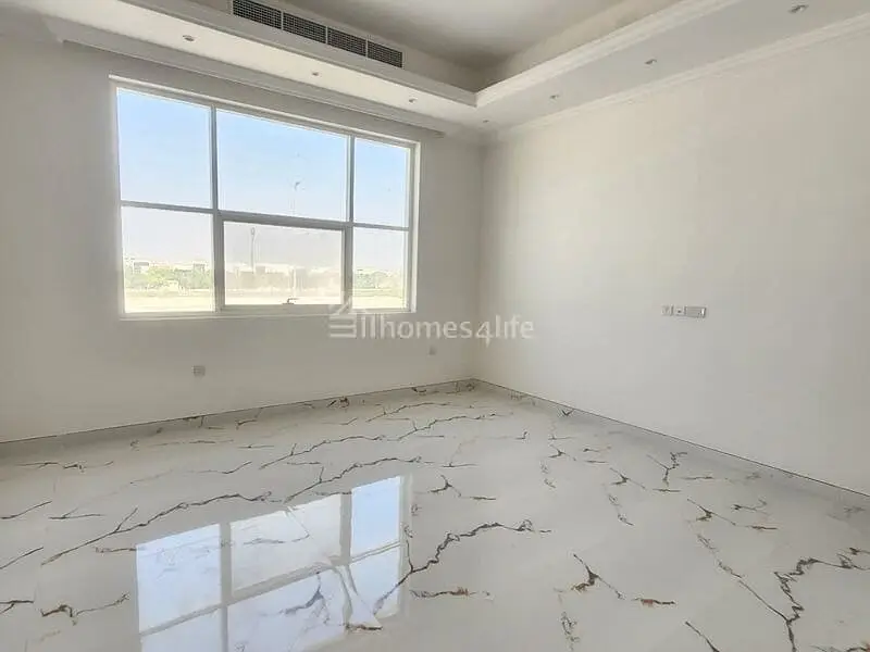 SPACIOUS | NEAR TO BUSINESS BAY | PRIVATE POOL