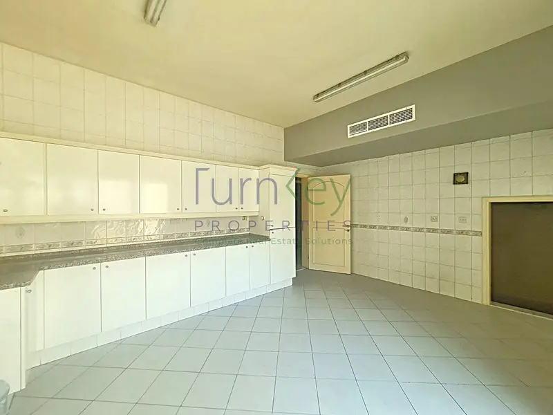 5Min To Beach & Burj Al Arab\5Bed+Maids+Study