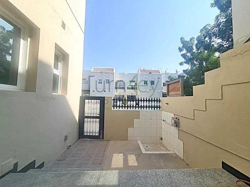 5Min To Beach & Burj Al Arab\5Bed+Maids+Study