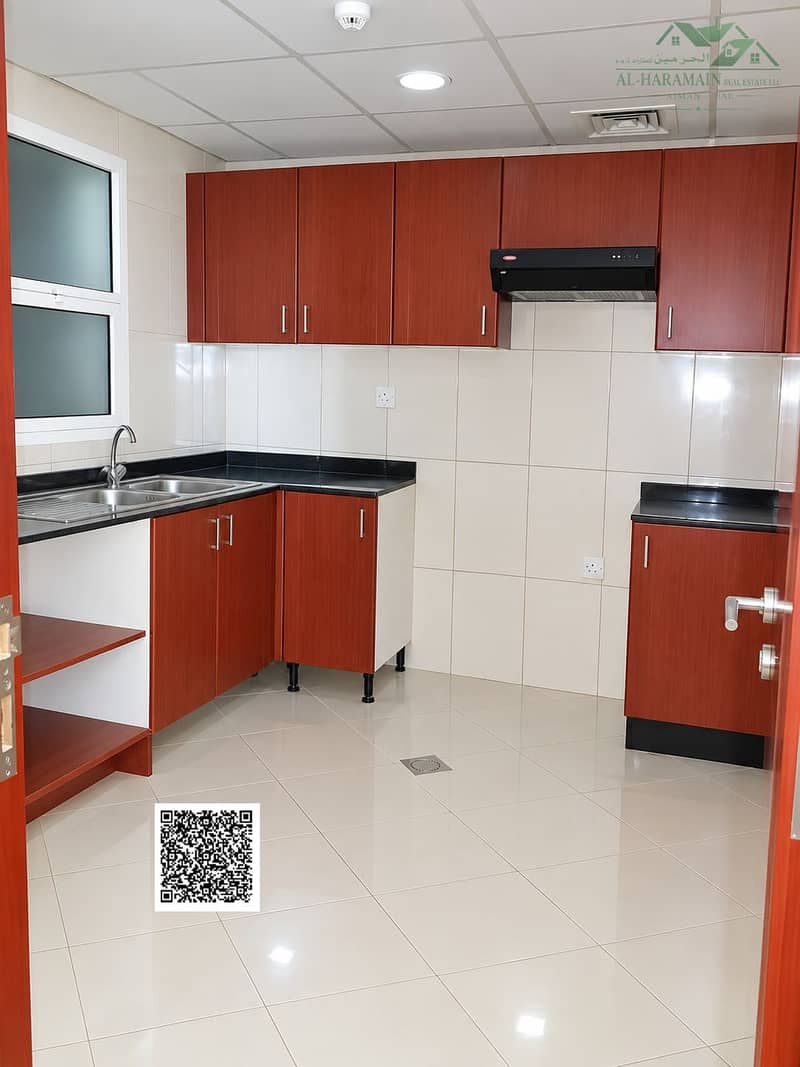6 Bright Modern Kitchen Interior. png