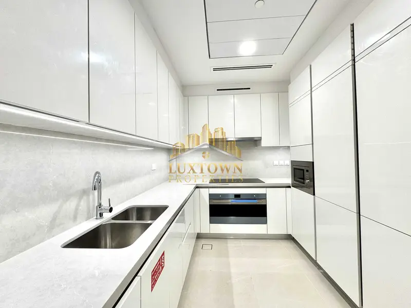HOT DEAL-Park View-Maids-Huge Size-Price Reduced