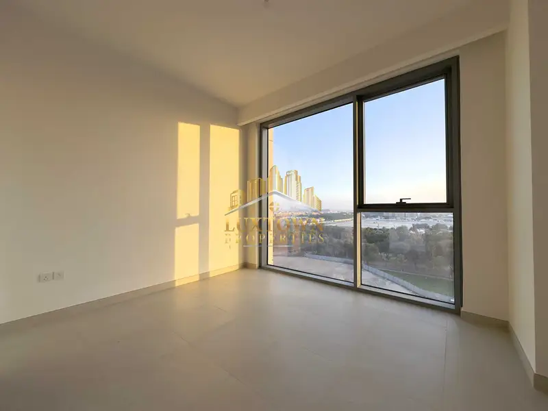 HOT DEAL-Park View-Maids-Huge Size-Price Reduced