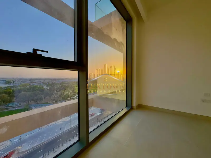 HOT DEAL-Park View-Maids-Huge Size-Price Reduced