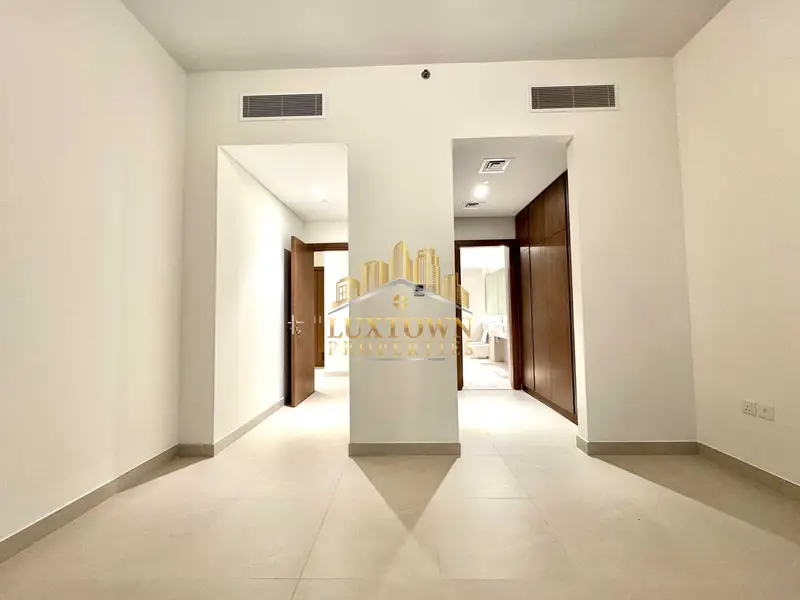HOT DEAL-Park View-Maids-Huge Size-Price Reduced