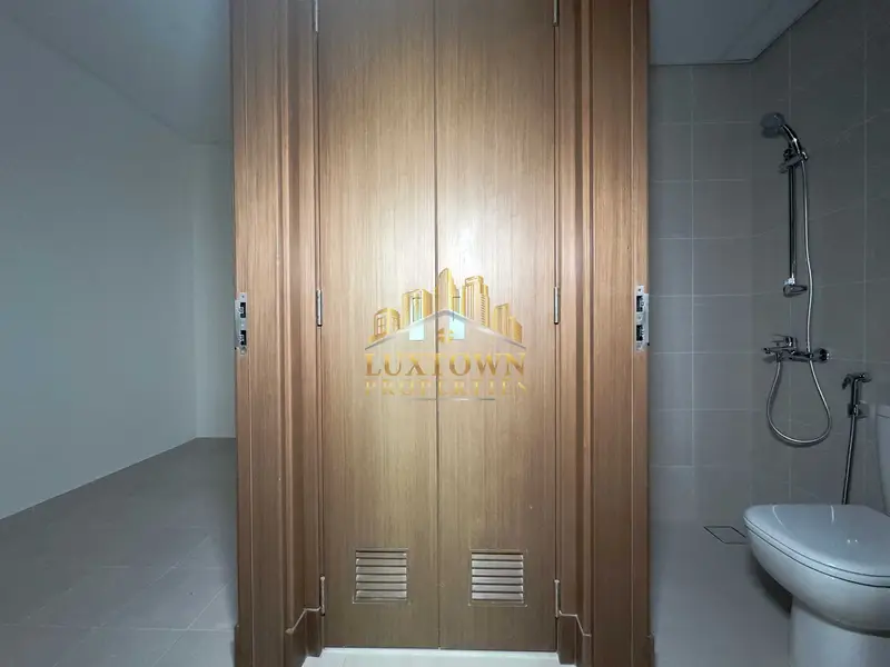 HOT DEAL-Park View-Maids-Huge Size-Price Reduced