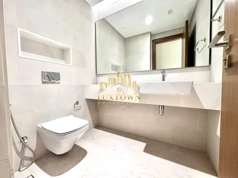 HOT DEAL-Park View-Maids-Huge Size-Price Reduced