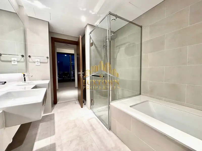 HOT DEAL-Park View-Maids-Huge Size-Price Reduced