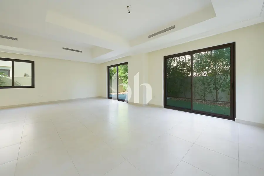 Next To The Park | Maids | Internal Location