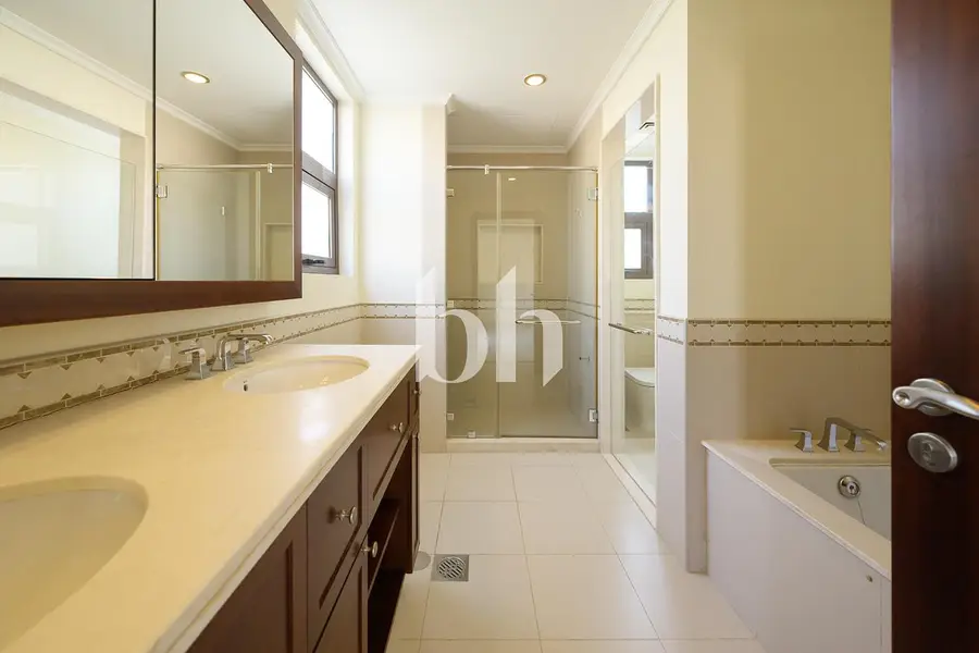 Next To The Park | Maids | Internal Location