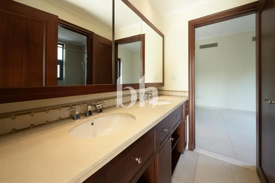 Next To The Park | Maids | Internal Location