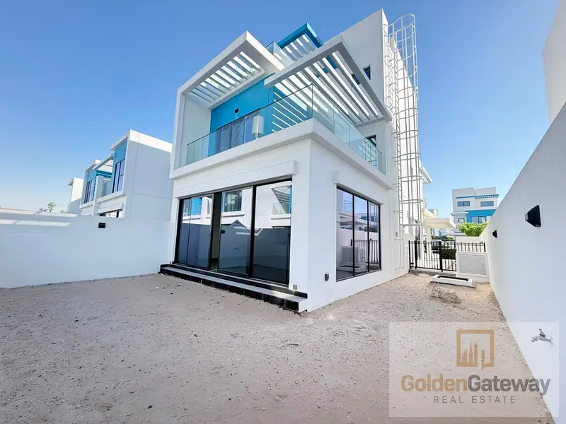 Vacant in Novmbr| Corner Unit | Steps away to Pool