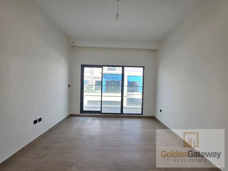 Vacant in Novmbr| Corner Unit | Steps away to Pool